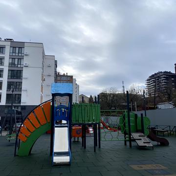 І. Богуна вул., 27-Б