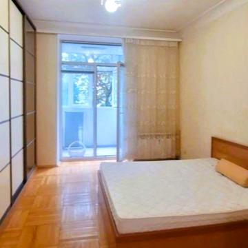 3к, Георгія Тарасенка, 73, метро Спортивна