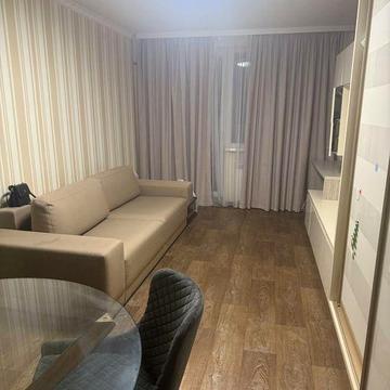 Сдам двушку Амосова 1