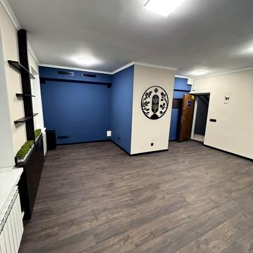 Лаврська вул. (Січневого Повстання), 8