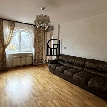 Срібнокільська вул., 12