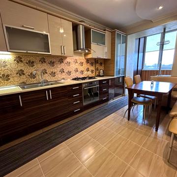 Угорницька вул., 16