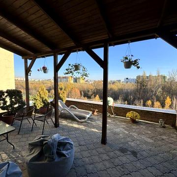 Оренда однокімнатної квартири з терасою в центрі міста від власника