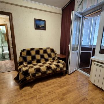 Богатирська вул., 8