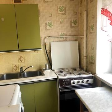 Академіка Доброхотова вул., 8