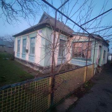Великий будинок не подалік міста Кривий Ріг