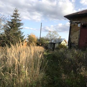 Земельна дільнка з будинком