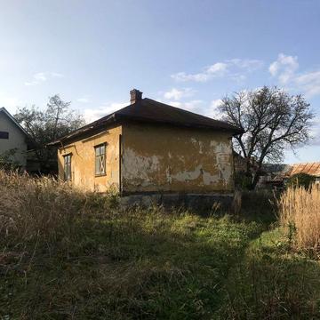 Земельна дільнка з будинком