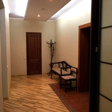 Продаю власну 2-х кімнатну квартиру на Подолі, Почайнинска, 70