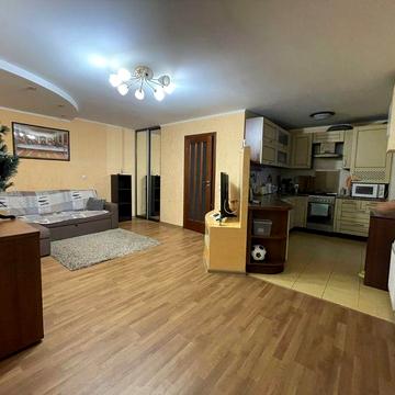 Продам  квартиру в центрі зі своїм двором