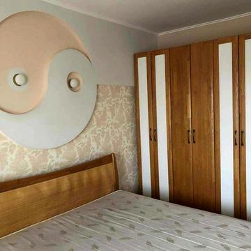 Сдам трехкомнатную квартиру в центре