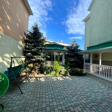 Валерія Самофалова вул. (Каманіна), 22