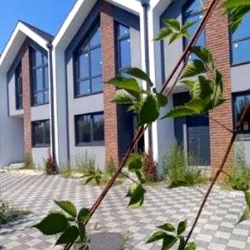 Молодіжна вул., 4