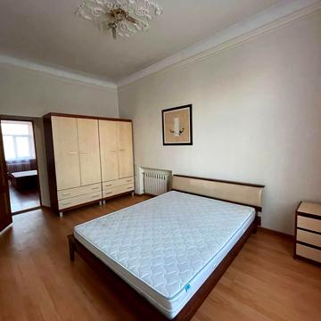 Тараса Шевченка бульв., 58