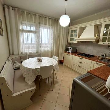 Кадетський Гай вул., 11