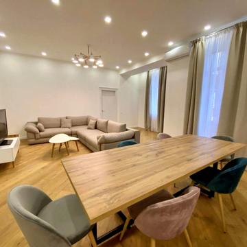 Ярославів Вал вул., 18