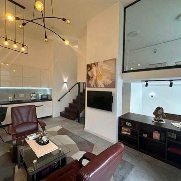 Оренда затишної просторої двоярусної квартири в ЖК "Велика Британія"