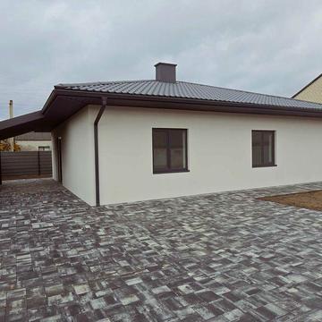 Новий цегляний будинок сучасного планування з ремонтом