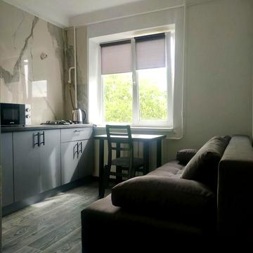 Йорданська вул. (Лайоша Гавро), 4