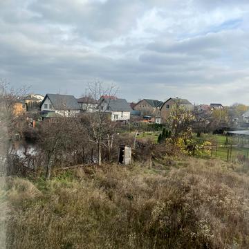 Міжозерна, 25