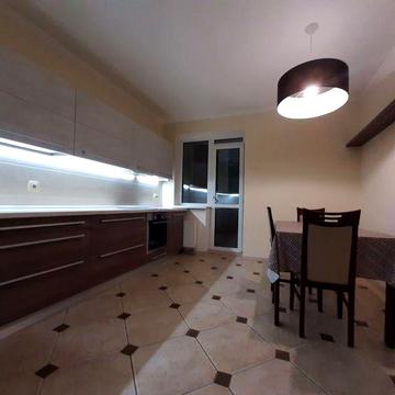 Сдам 2х комнатную Максимовича 3г,  метро  Васильковская,  жк 4 сезона