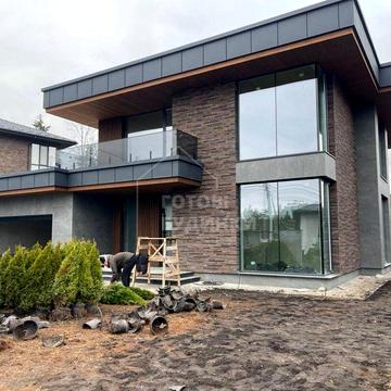 Сучасний цегляний будинок в закритому КМ Нова Ходосівка.Велика ділянка