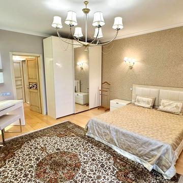 Кропивницького вул., 8