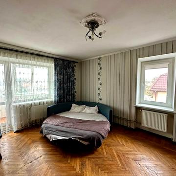 Варшавська вул., 21