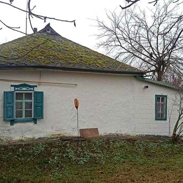 Батьківська хата в Лозовому Яру.