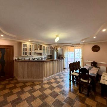 Продам квартиру в новобудові з меблями та технікою