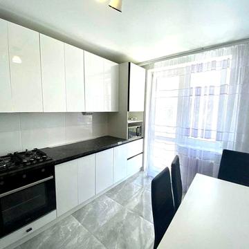 Простора та світла квартира (вул. Тролейбусна)