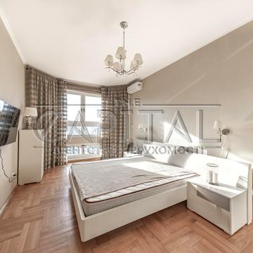 Шота Руставелі вул., 44