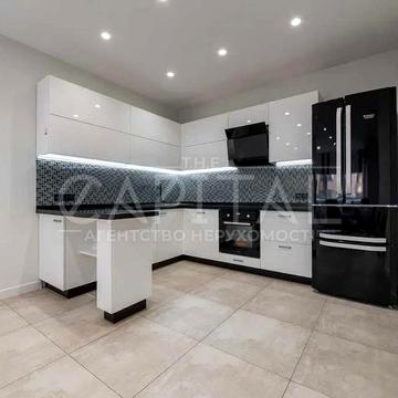 Дмитрівська вул., 75