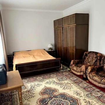 Здається в оренду частина будинку  по вулиці Задворецькій