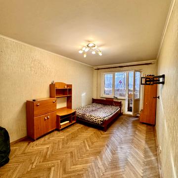 Квітневий пров., 12