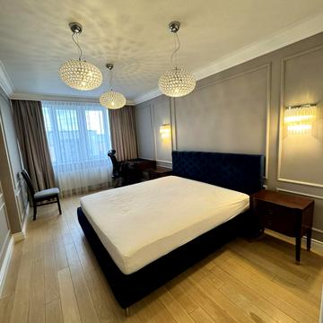 Угорська вул., 14