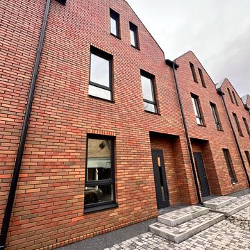 Яснополянська вул.