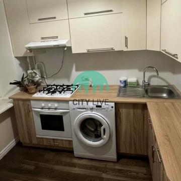 Степана Бандери вул., 8а