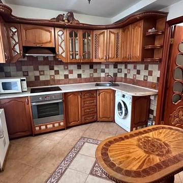 Вячеслава Чорновола просп. (), 99