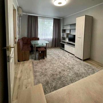 2к.кв. з ремонтом, поруч метро, Одеська