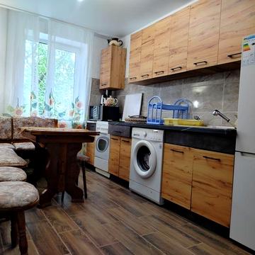 Двушка, 1 эт.Парковая,до лета