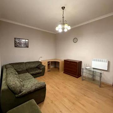 Лесі Українки просп. (Пушкіна), 1