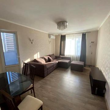 Анни Ахматової вул., 28