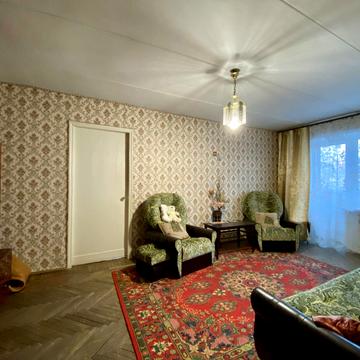 Космонавтів вул., 69