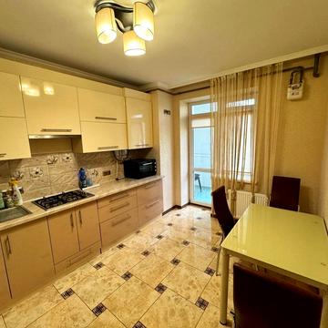 Лариси Руденко вул., 6