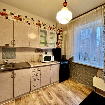 Тростянецька вул., 7