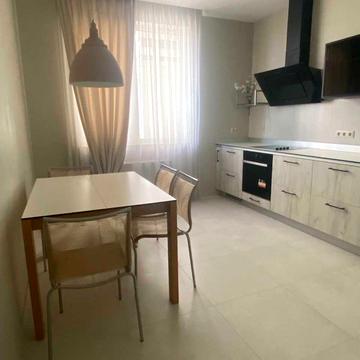 Середньофонтанська вул., 35