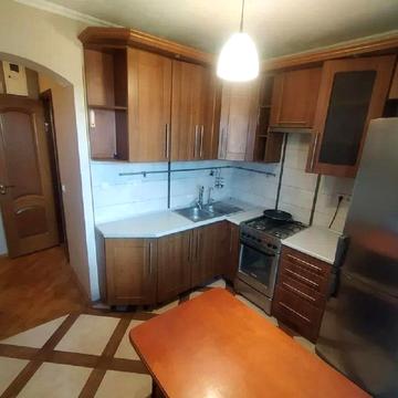 Івана Пулюя вул., 19