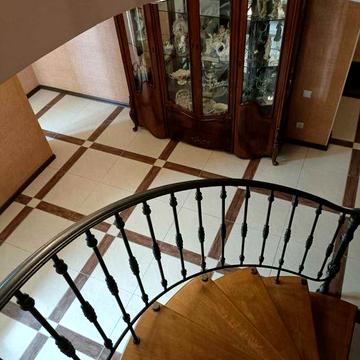 Продам 2 урорневую квартиру на Королева угол Архитекторская