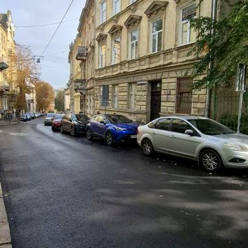 Михайла Драгоманова вул., 11